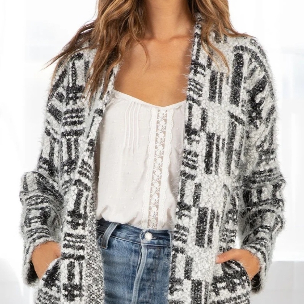 Love Stitch Black & White Women's Cozy Cardigan Sweater Women's Size Large NWT